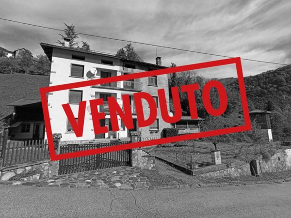 casa indipendente in vendita ad Ovaro in zona Muina
