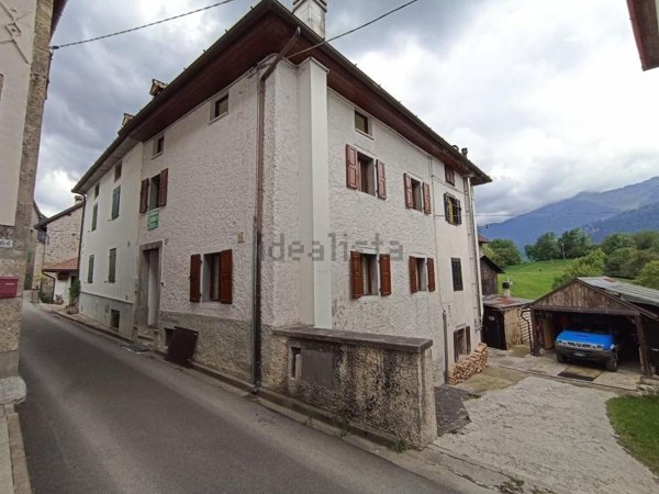 casa indipendente in vendita ad Ovaro