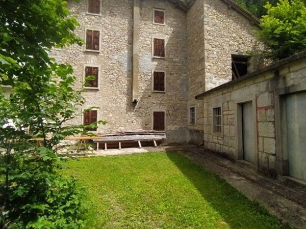 casa indipendente in vendita ad Ovaro