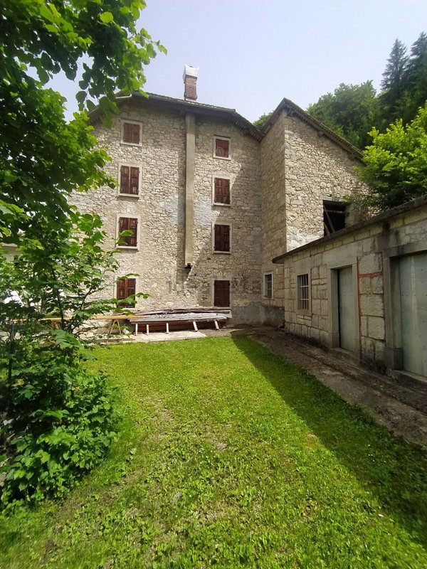 casa indipendente in vendita ad Ovaro