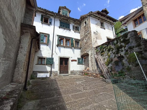 casa indipendente in vendita ad Ovaro