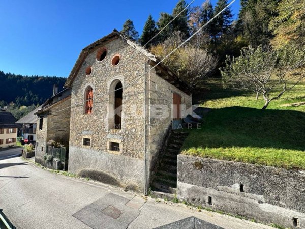 casa indipendente in vendita ad Ovaro in zona Entrampo