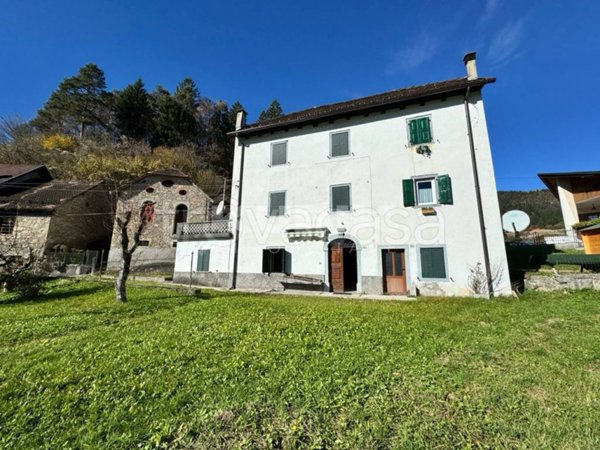 casa indipendente in vendita ad Ovaro in zona Entrampo