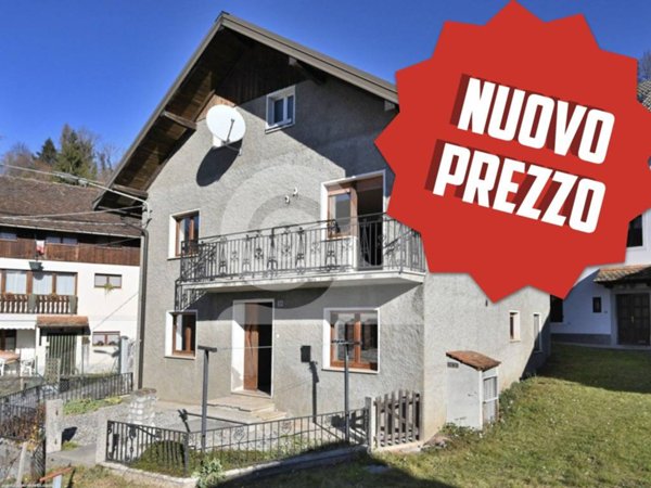 casa indipendente in vendita ad Ovaro in zona Cludinico