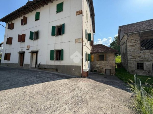 casa indipendente in vendita ad Ovaro in zona Cella