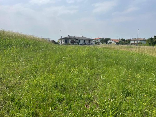 terreno edificabile in vendita a Pagnacco