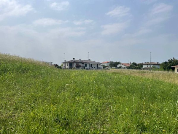 terreno edificabile in vendita a Pagnacco