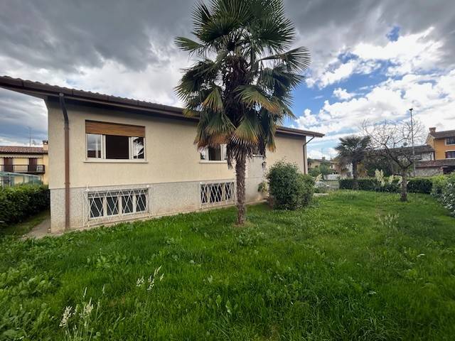 casa indipendente in vendita a Pagnacco