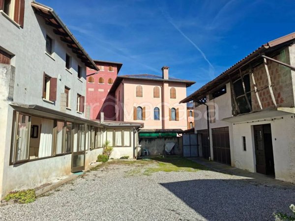 casa indipendente in vendita a Pagnacco in zona Castellerio