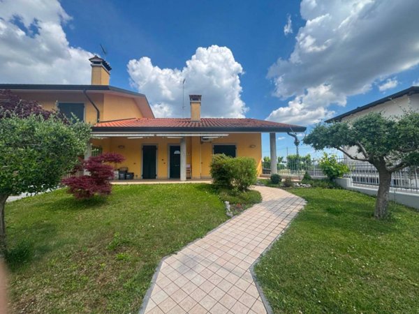 casa indipendente in vendita a Pagnacco in zona Plaino