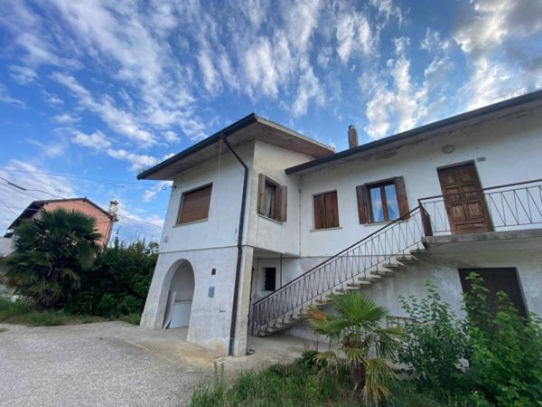 casa indipendente in vendita a Palazzolo dello Stella in zona Modeano