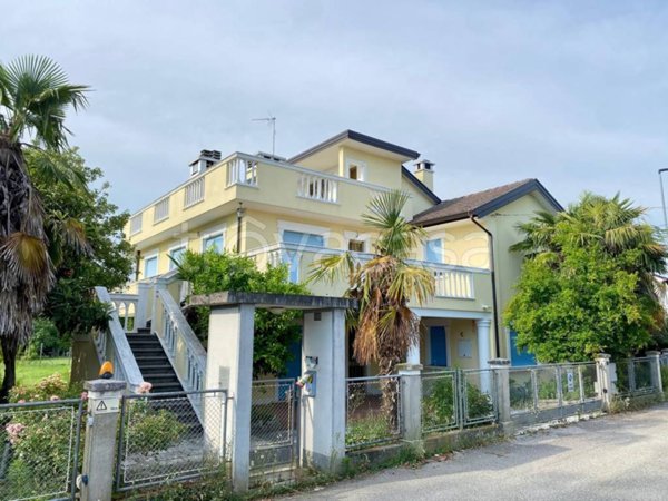 casa indipendente in vendita a Palazzolo dello Stella