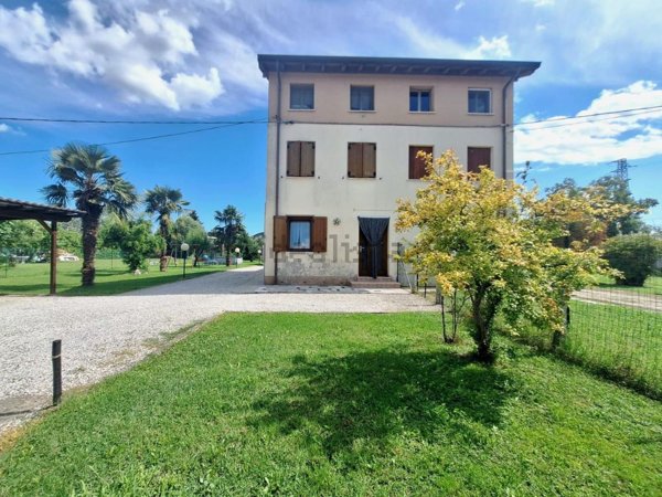 casa indipendente in vendita a Palazzolo dello Stella
