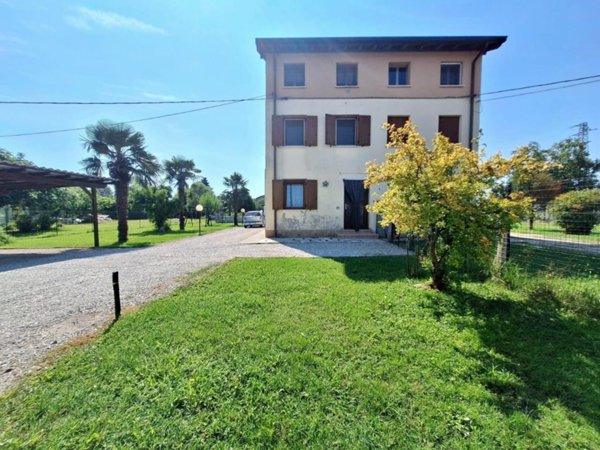 casa indipendente in vendita a Palazzolo dello Stella