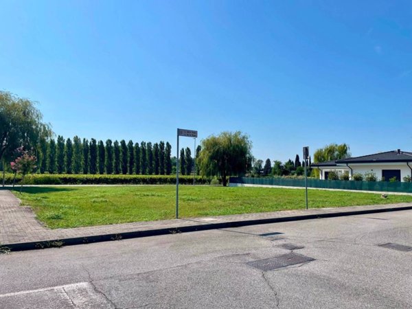 terreno agricolo in vendita a Palazzolo dello Stella