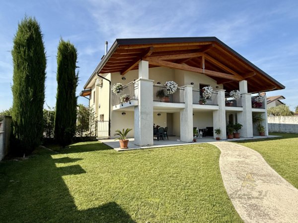 casa indipendente in vendita a Palazzolo dello Stella