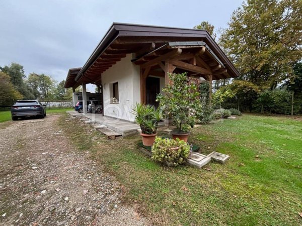 locale commerciale in vendita a Palazzolo dello Stella