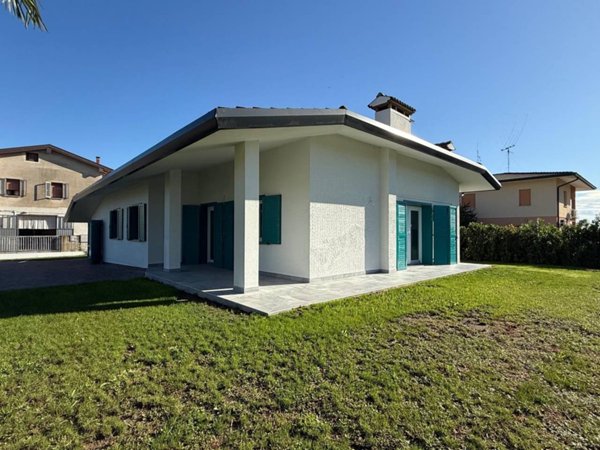 casa indipendente in vendita a Palazzolo dello Stella in zona Piancada