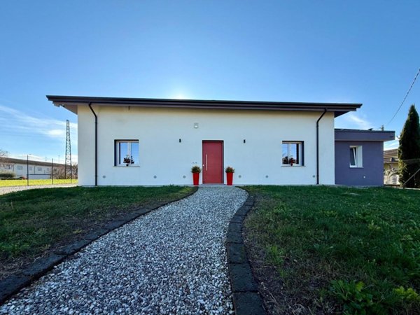 casa indipendente in vendita a Palazzolo dello Stella