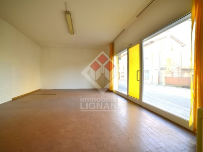 negozio in vendita a Palazzolo dello Stella in zona Piancada