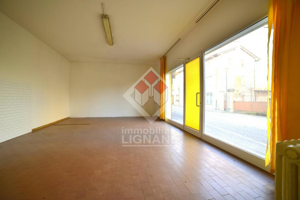 negozio in vendita a Palazzolo dello Stella in zona Piancada