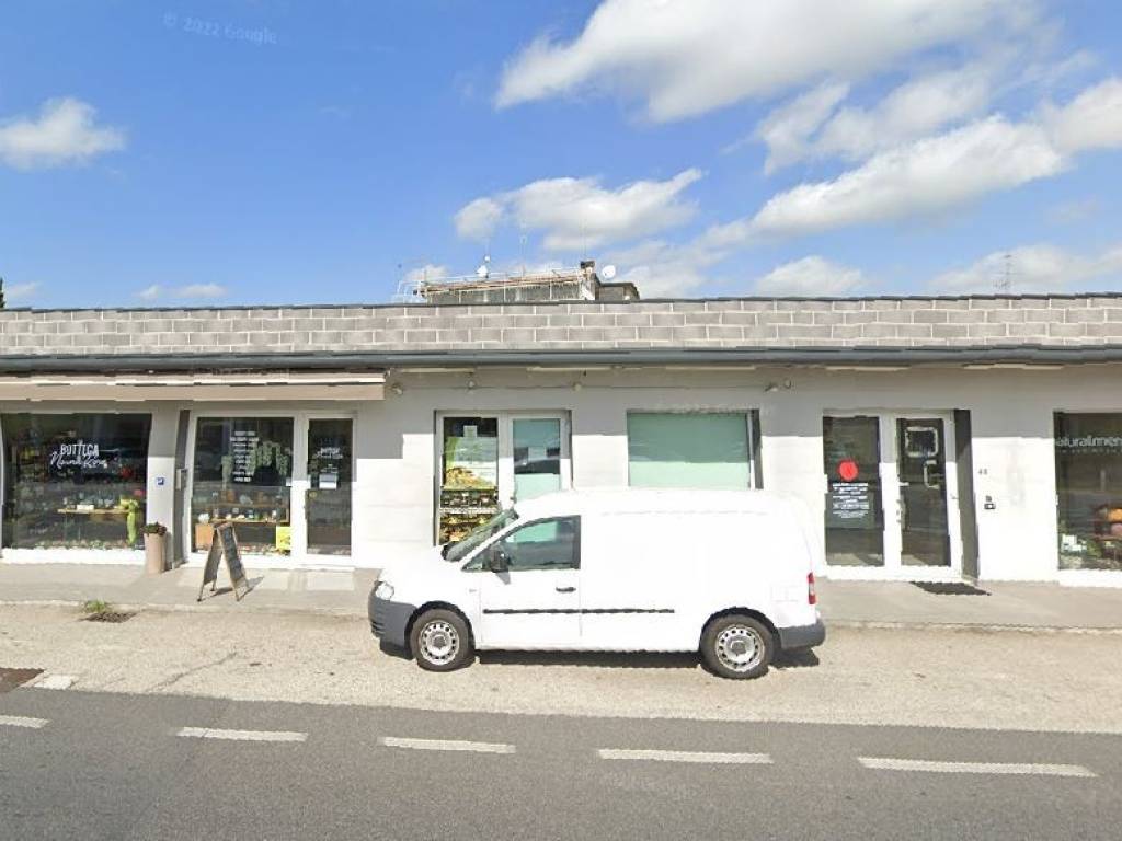 negozio in vendita a Palazzolo dello Stella