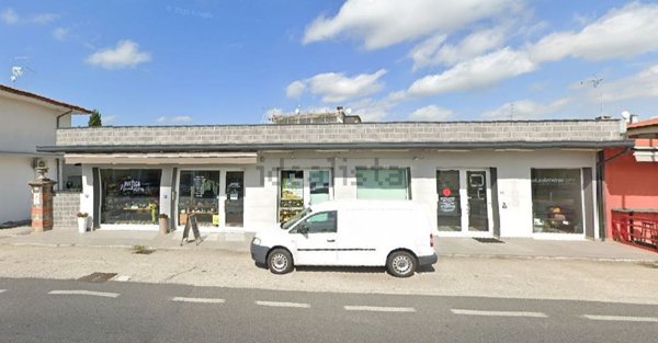 locale di sgombero in vendita a Palazzolo dello Stella