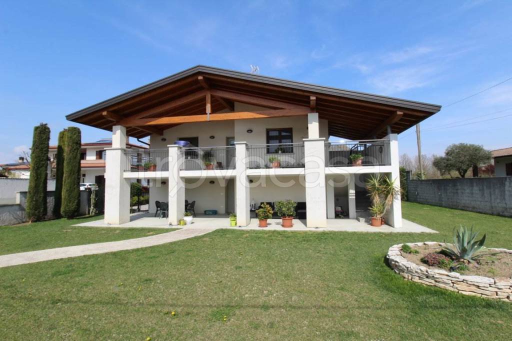 casa indipendente in vendita a Palazzolo dello Stella