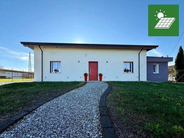 casa indipendente in vendita a Palazzolo dello Stella