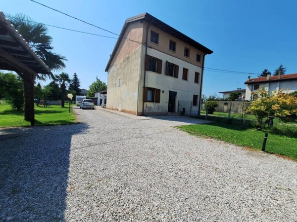 casa indipendente in vendita a Palazzolo dello Stella