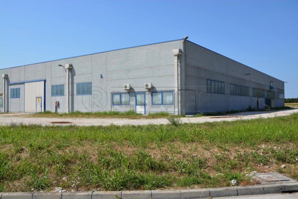 locale commerciale in vendita a Palmanova