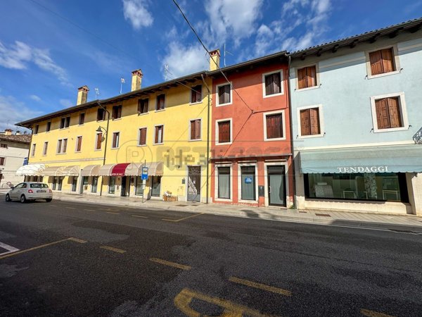 locale commerciale in vendita a Palmanova in zona Ialmicco