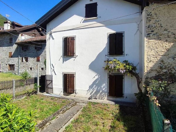 casa indipendente in vendita a Paluzza in zona Casteons