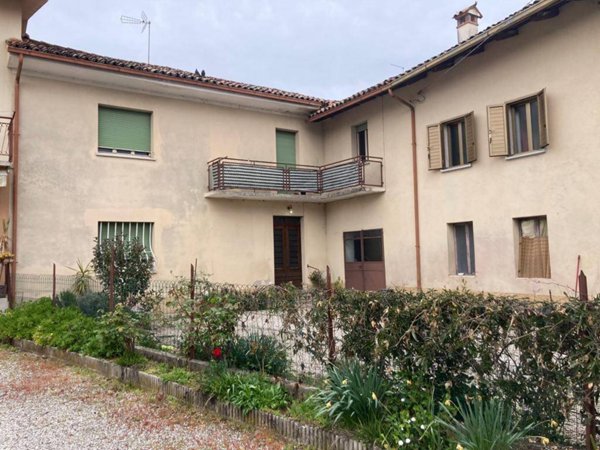 casa indipendente in vendita a Pasian di Prato in zona Passons