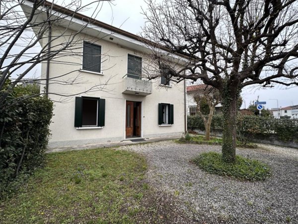 casa indipendente in vendita a Pasian di Prato