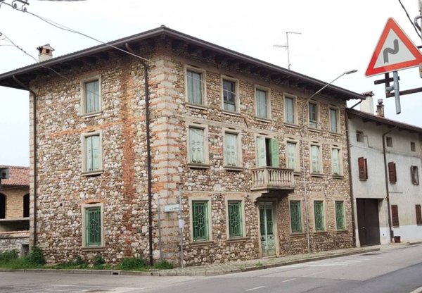 casa indipendente in vendita a Pasian di Prato in zona Colloredo di Prato