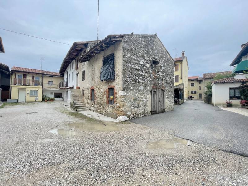 casale in vendita a Pasian di Prato in zona Passons