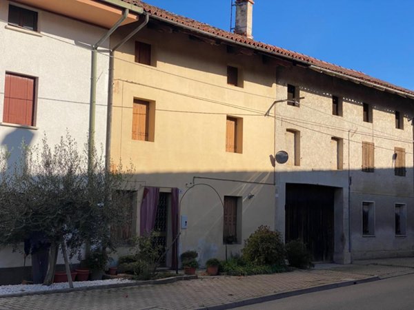 casa indipendente in vendita a Pasian di Prato in zona Colloredo di Prato