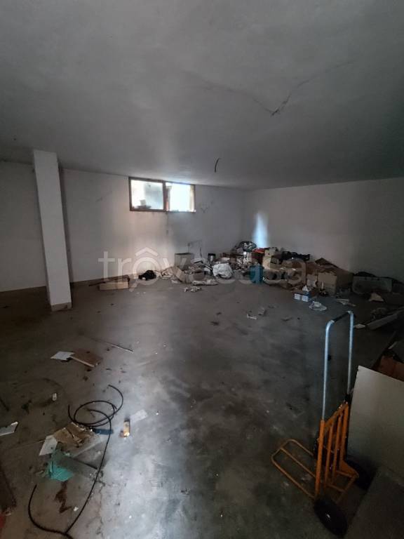 locale commerciale in vendita a Pasian di Prato