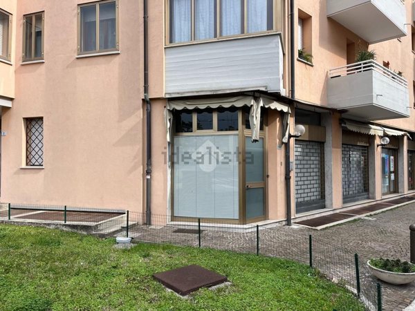 locale commerciale in vendita a Pasian di Prato in zona Santa Caterina
