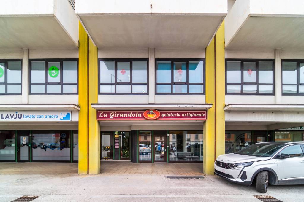 ufficio in vendita a Pasian di Prato in zona Santa Caterina