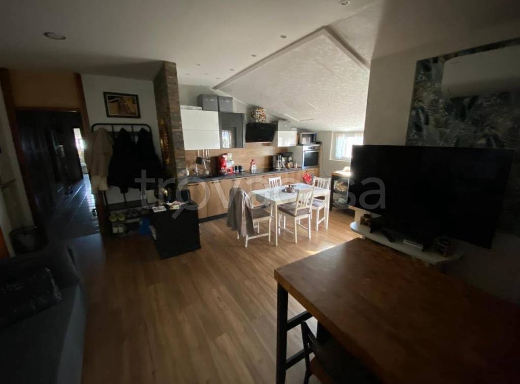 appartamento in vendita a Pasian di Prato in zona Santa Caterina