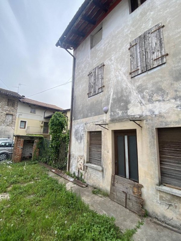 casa indipendente in vendita a Pasian di Prato in zona Passons