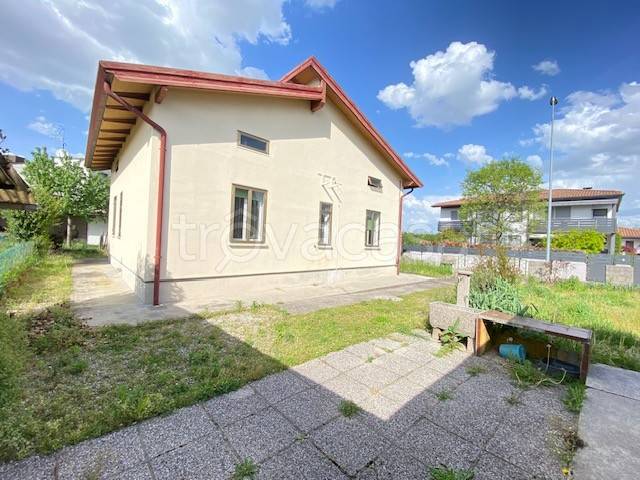 casa indipendente in vendita a Pasian di Prato in zona Passons