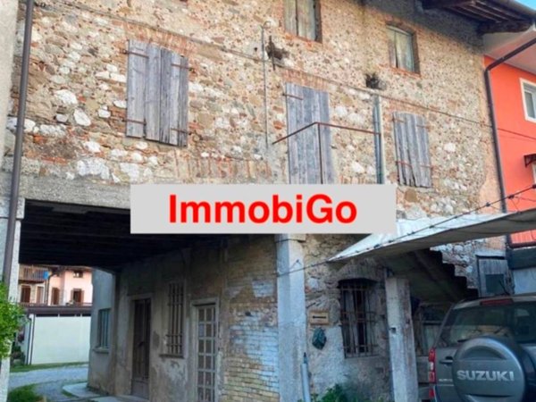 casa indipendente in vendita a Pasian di Prato in zona Passons