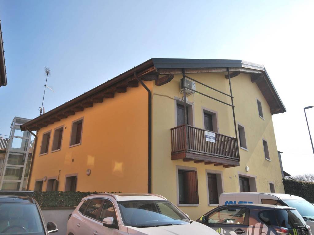 appartamento in vendita a Pasian di Prato in zona Passons