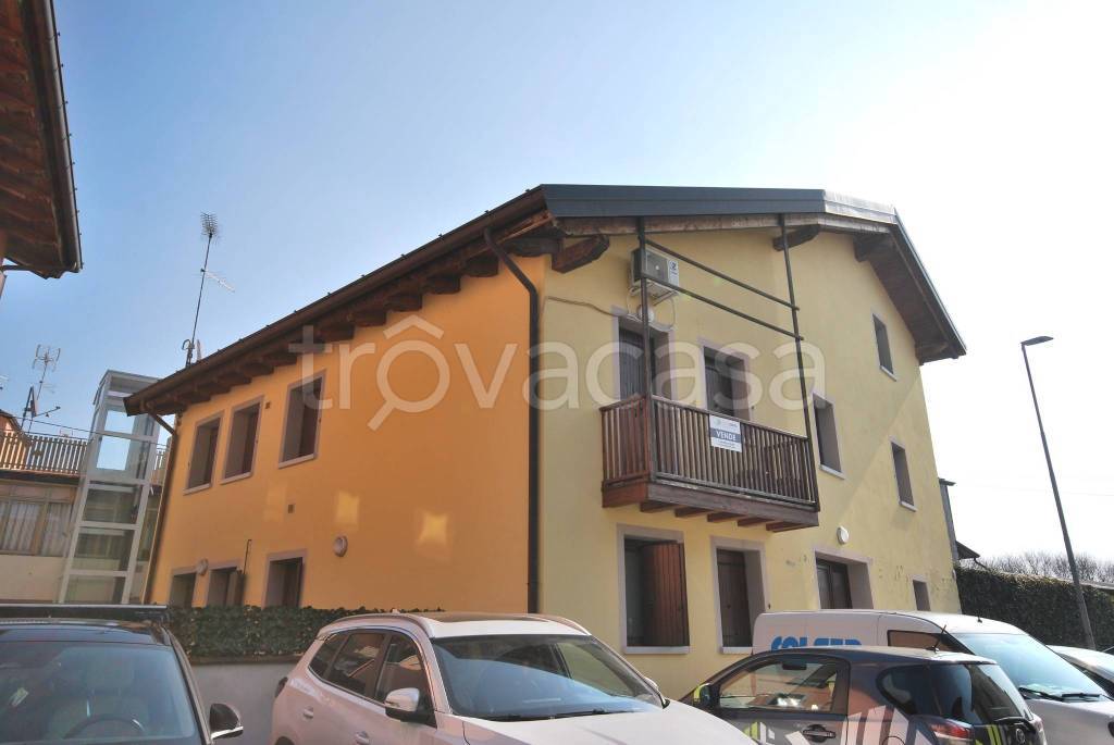 appartamento in vendita a Pasian di Prato in zona Passons