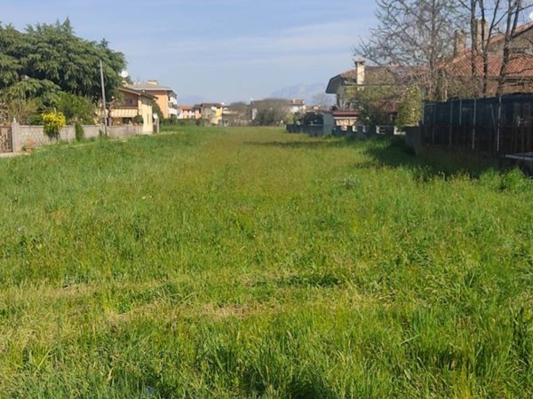 terreno edificabile in vendita a Pasian di Prato in zona Passons