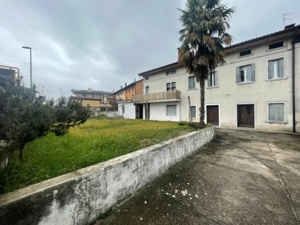 casa indipendente in vendita a Pasian di Prato in zona Passons