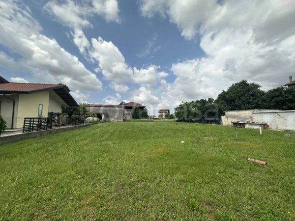 terreno edificabile in vendita a Pasian di Prato in zona Passons